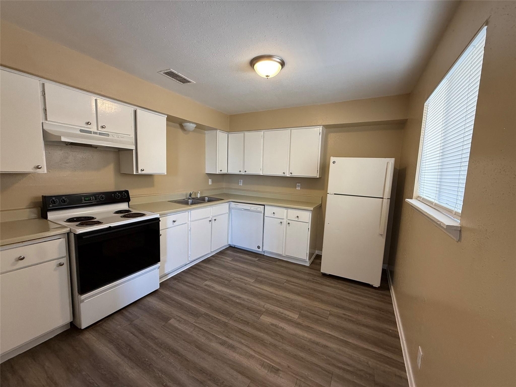 2716 Avenue Q - Photo 4