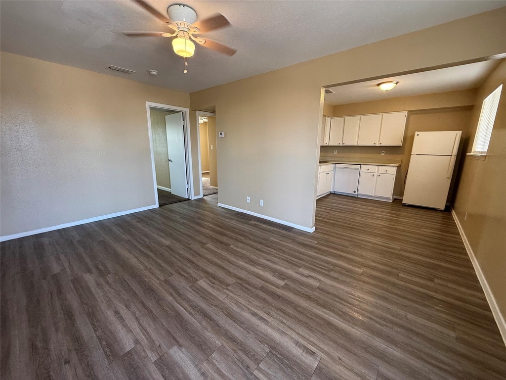 2716 Avenue Q - Photo 3