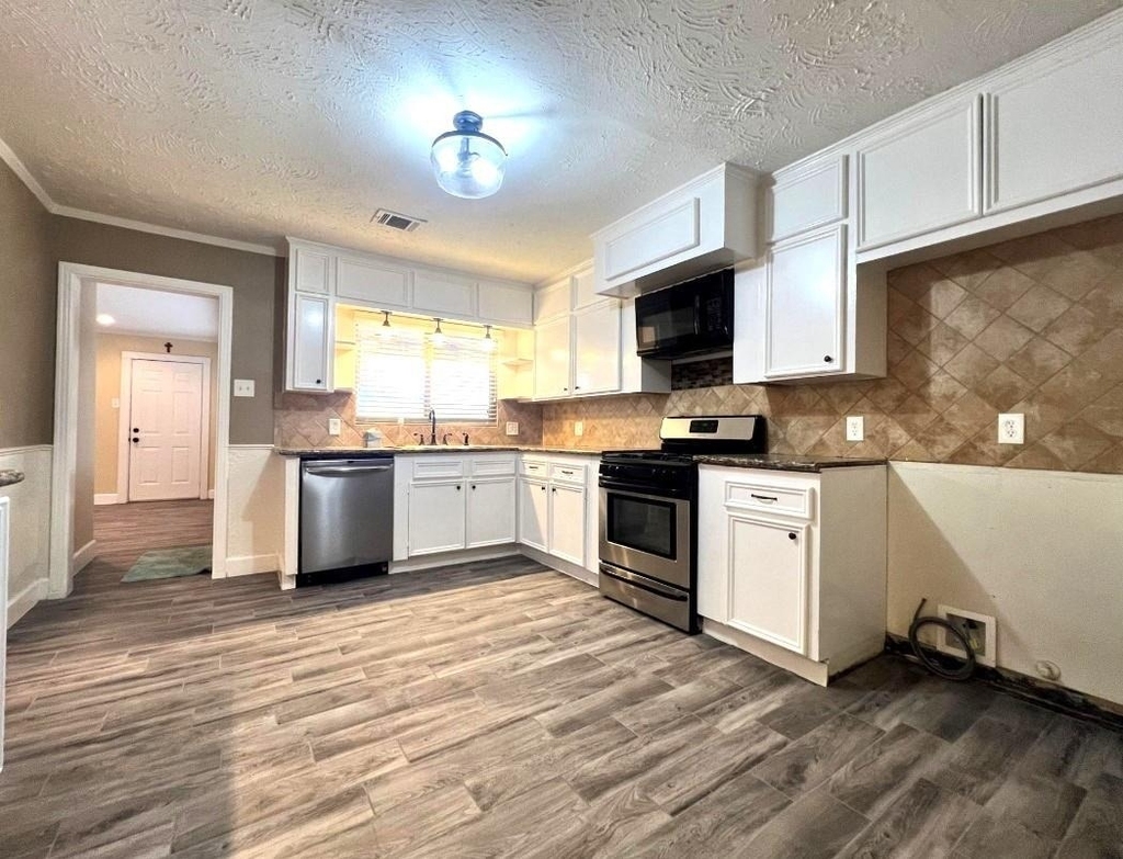 1430 Freedonia Drive - Photo 9