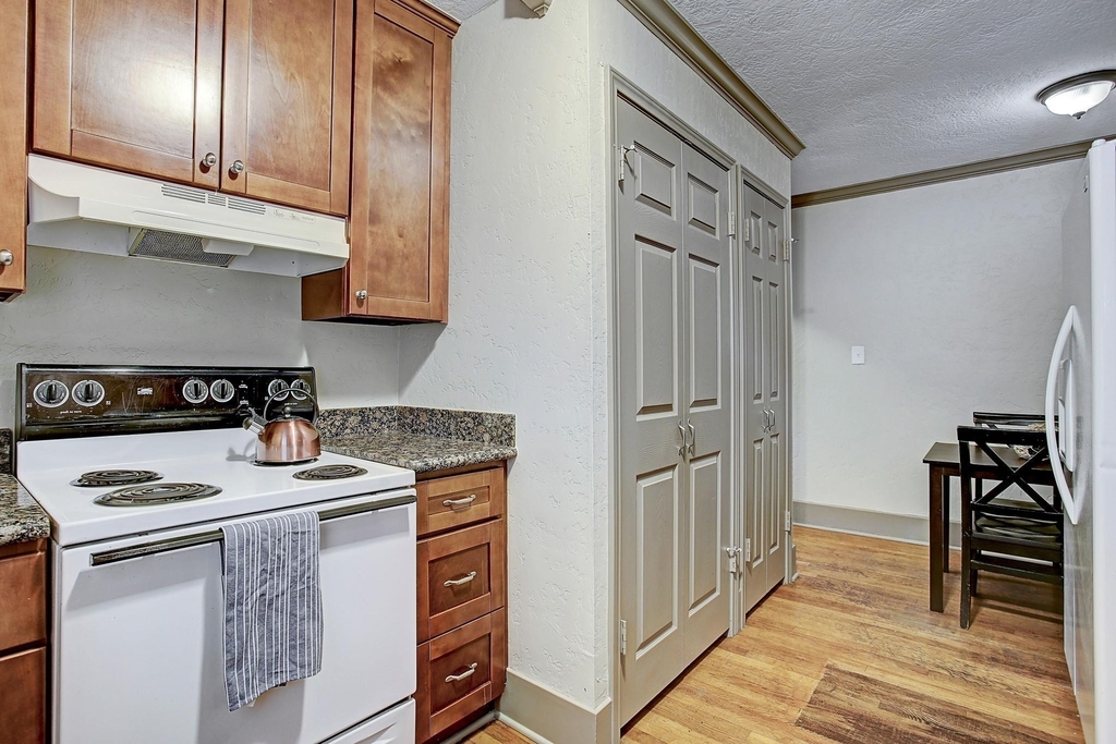 2323 Park Street - Photo 9