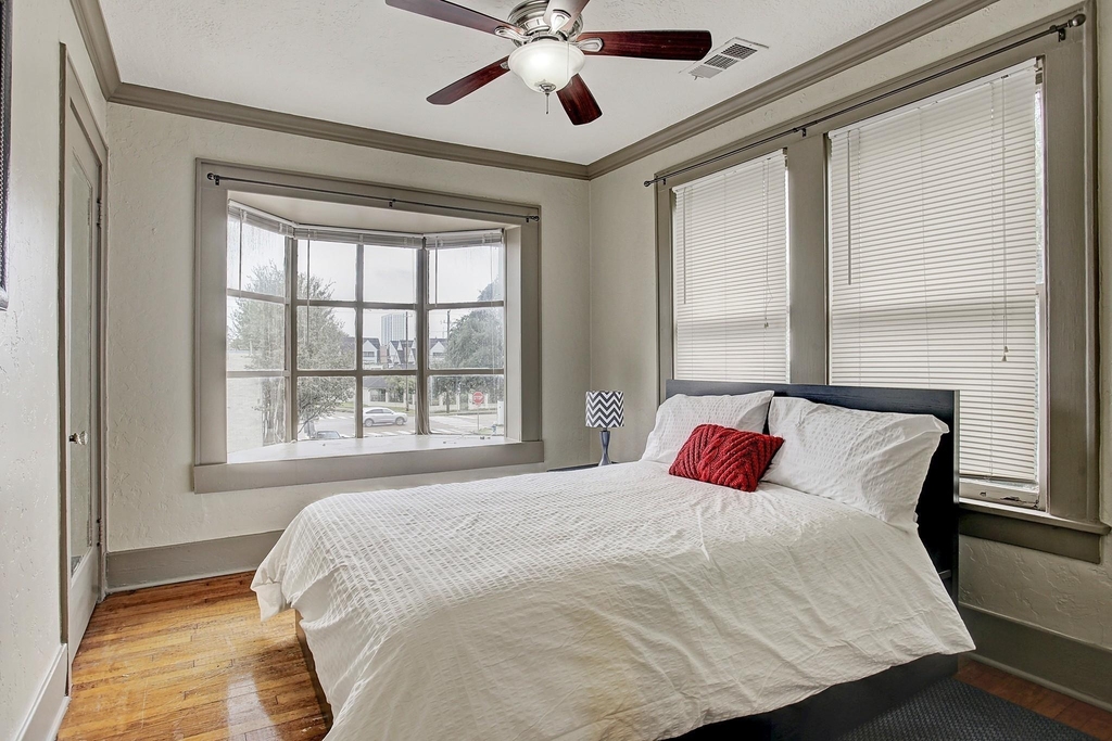 2323 Park Street - Photo 2