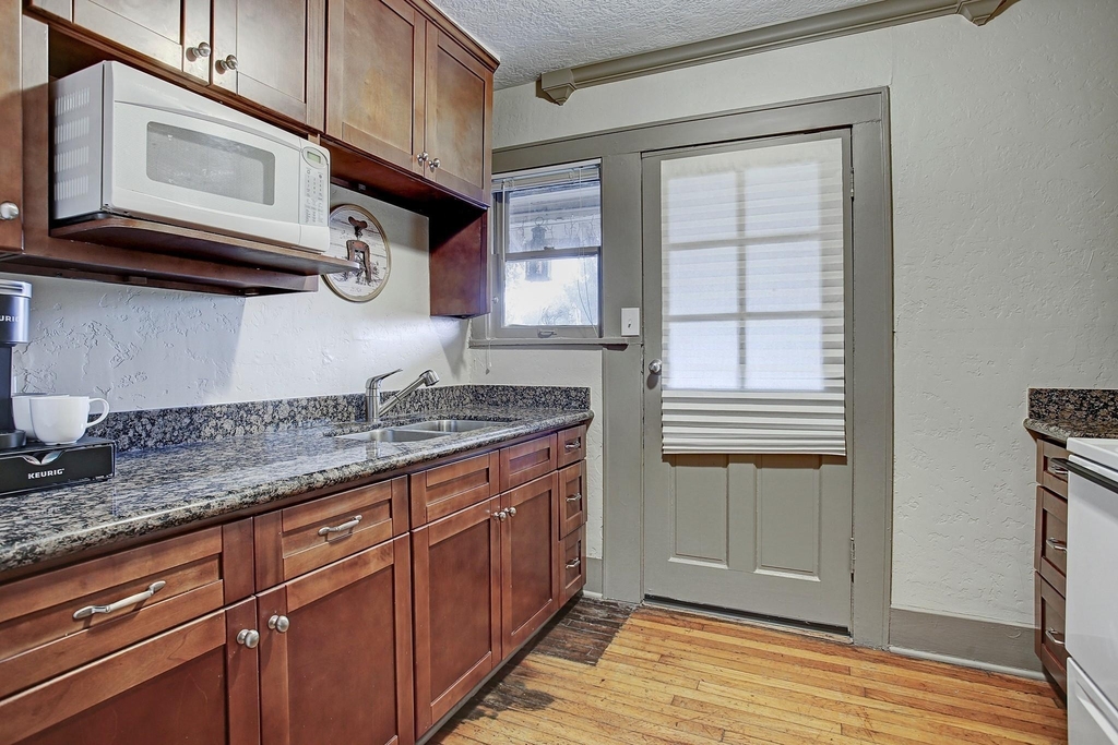 2323 Park Street - Photo 4