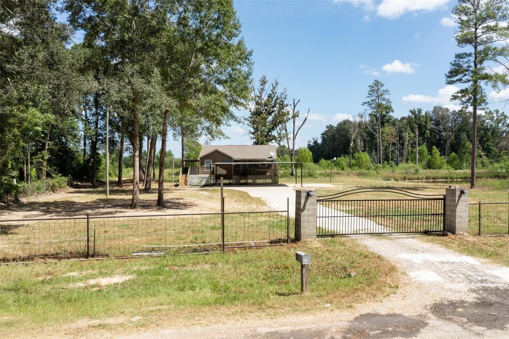 1906 County Road 3434 N - Photo 1