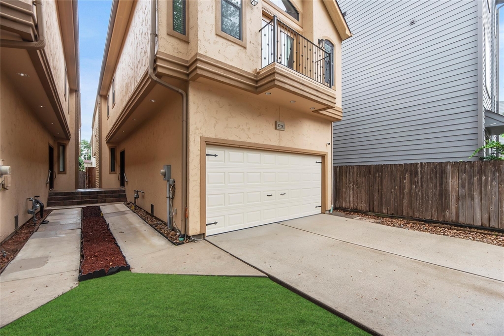 5728 Petty Street - Photo 3