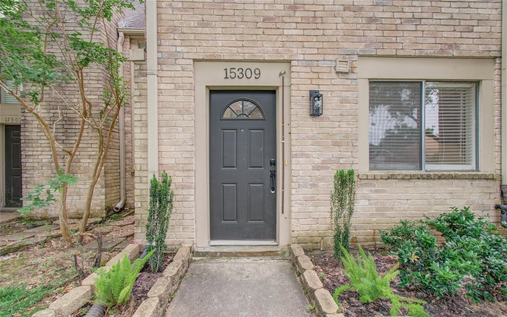 15309 Kingfield Drive - Photo 1