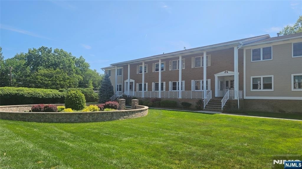 105 Newark Pompton - Photo 1
