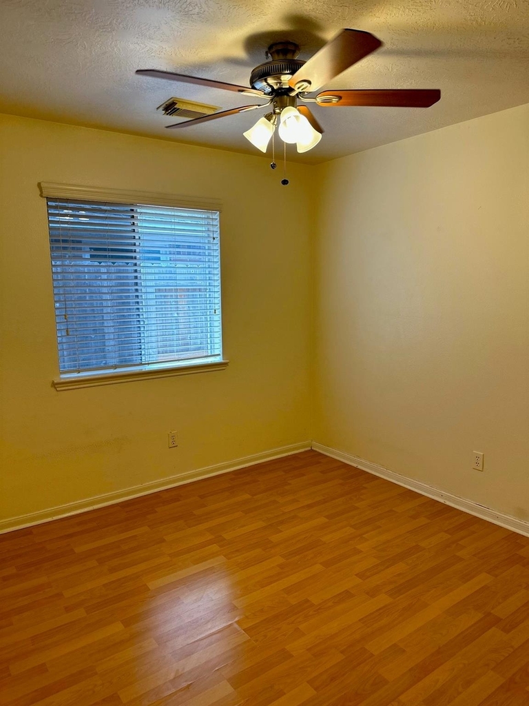 6815 Stratford Park Drive - Photo 11