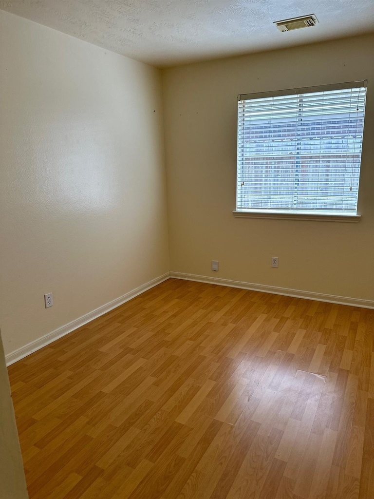 6815 Stratford Park Drive - Photo 9