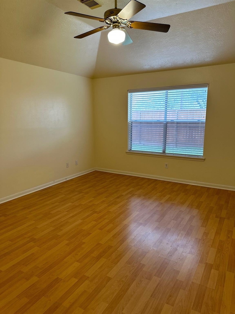 6815 Stratford Park Drive - Photo 6