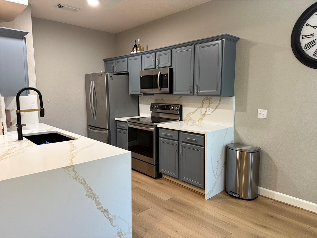 220 W 1st Street - Photo 3