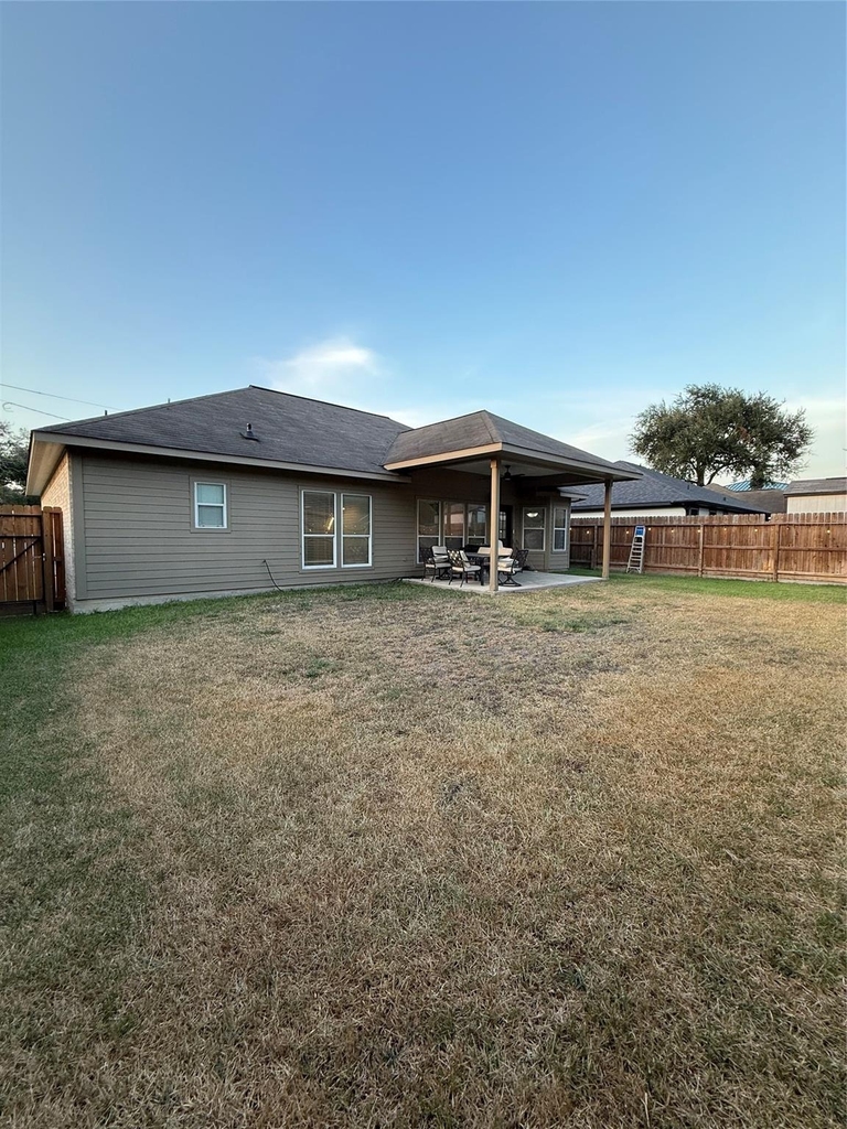220 W 1st Street - Photo 9
