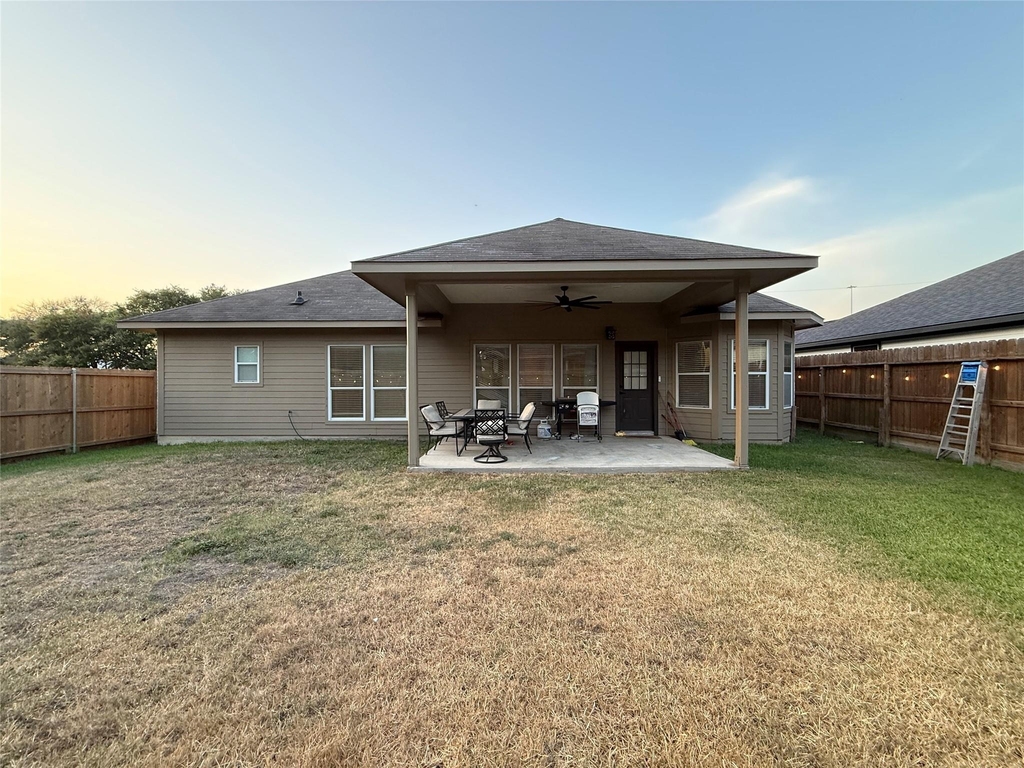 220 W 1st Street - Photo 10