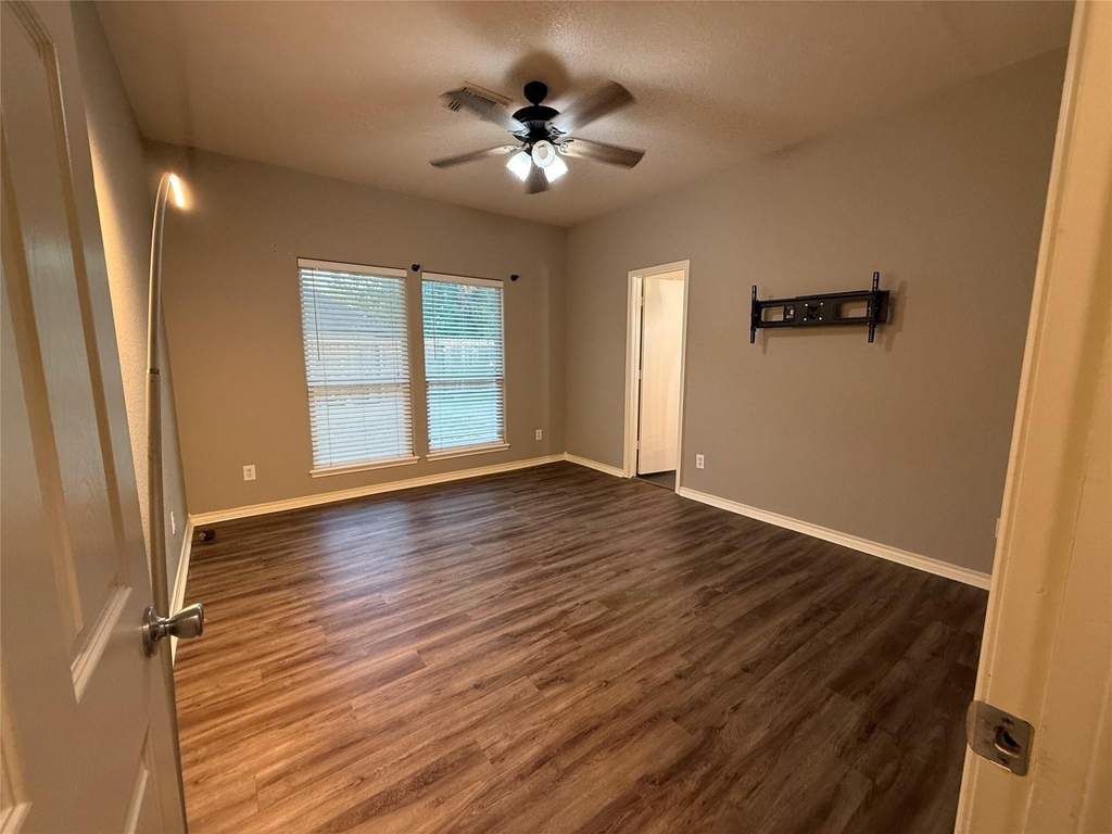 220 W 1st Street - Photo 5