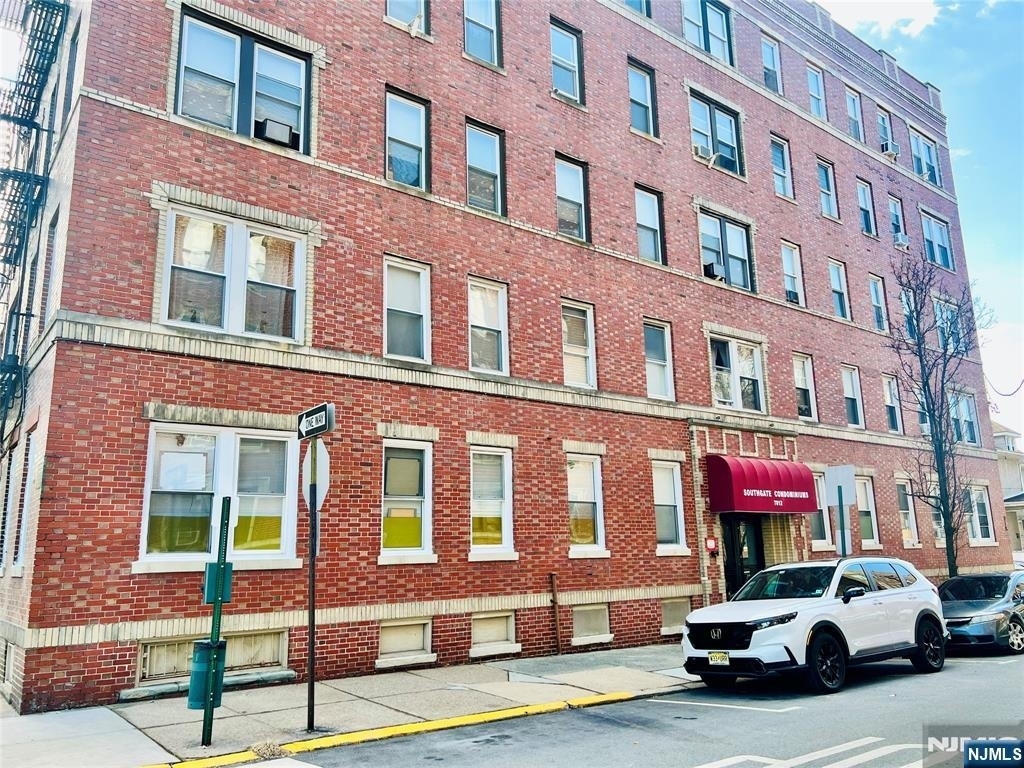 7812 Hudson - Photo 0