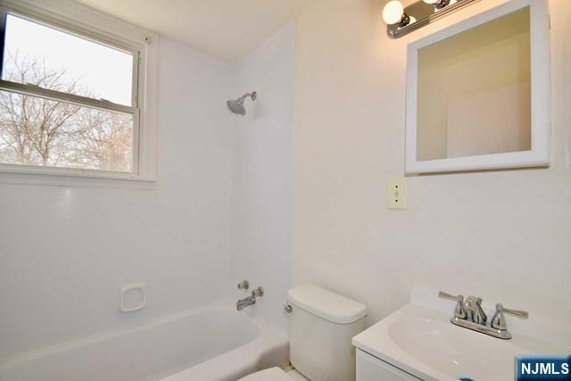 178 Washington - Photo 4