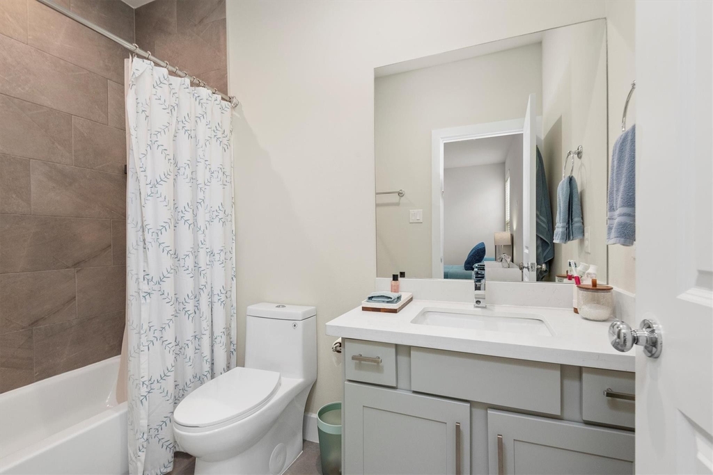 2124 Francis Street - Photo 17