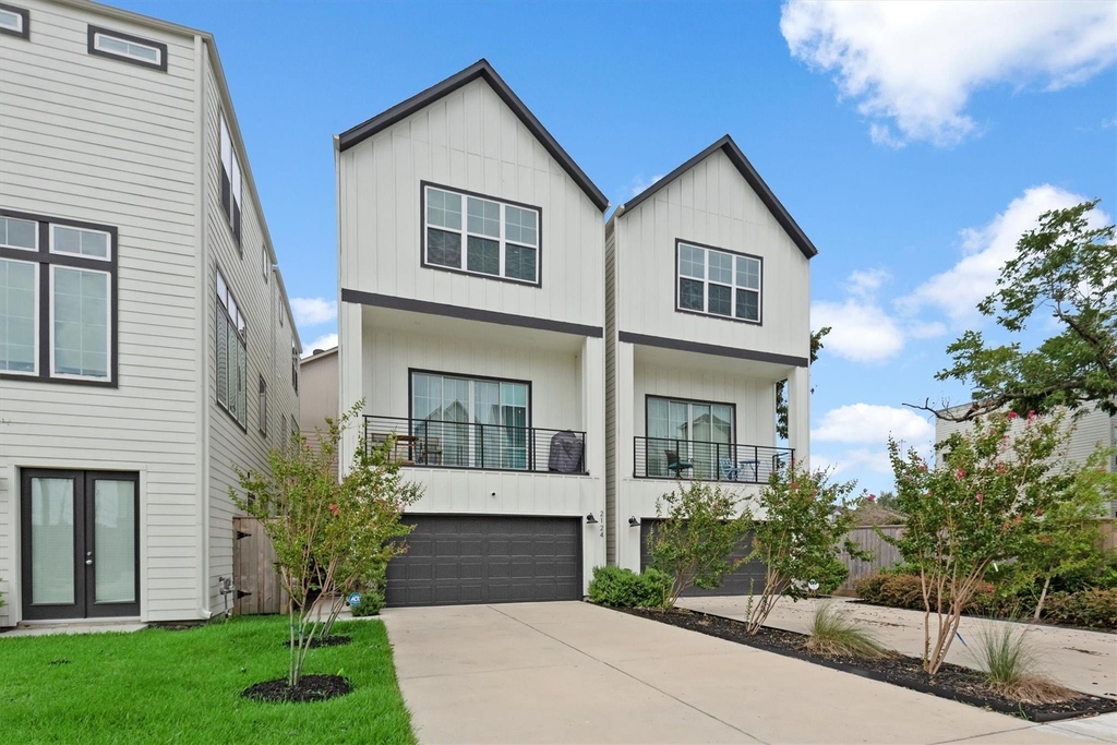 2124 Francis Street - Photo 0