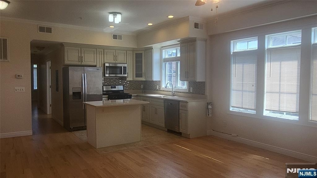 21 Grove - Photo 2