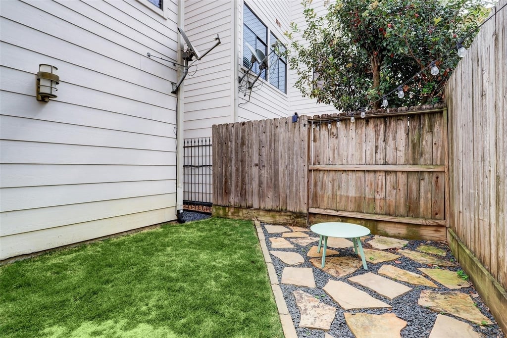 1224 Delano Street - Photo 15