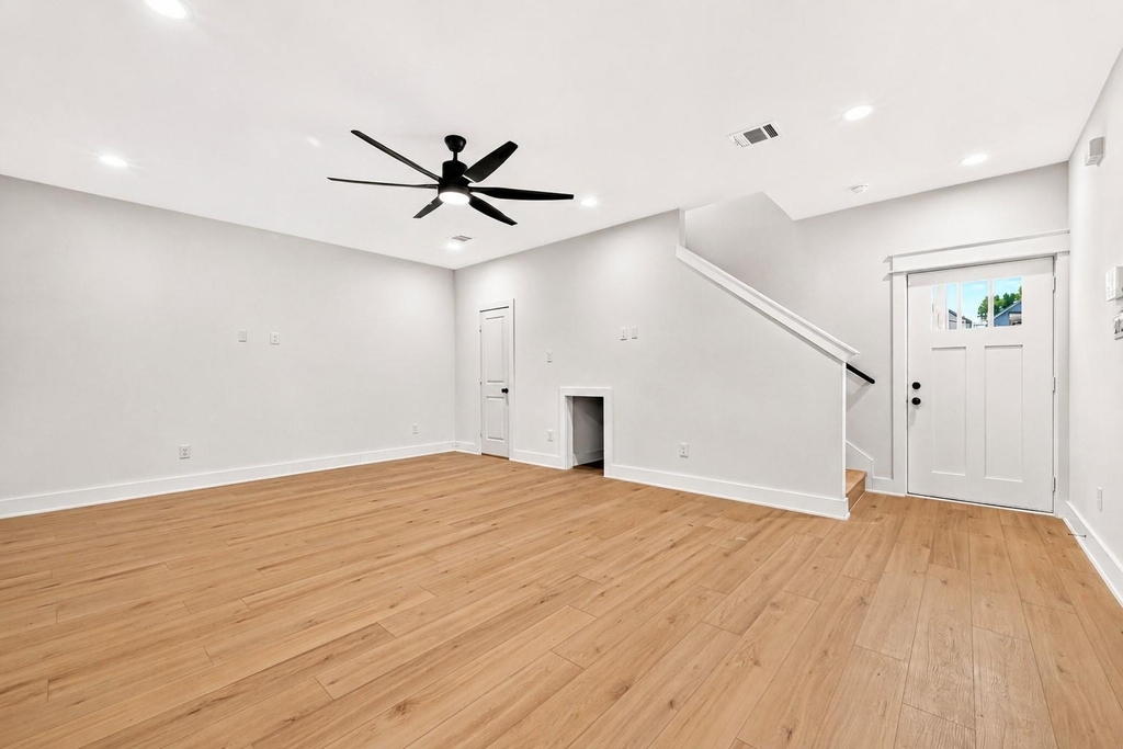 7826 Beckley Street - Photo 4