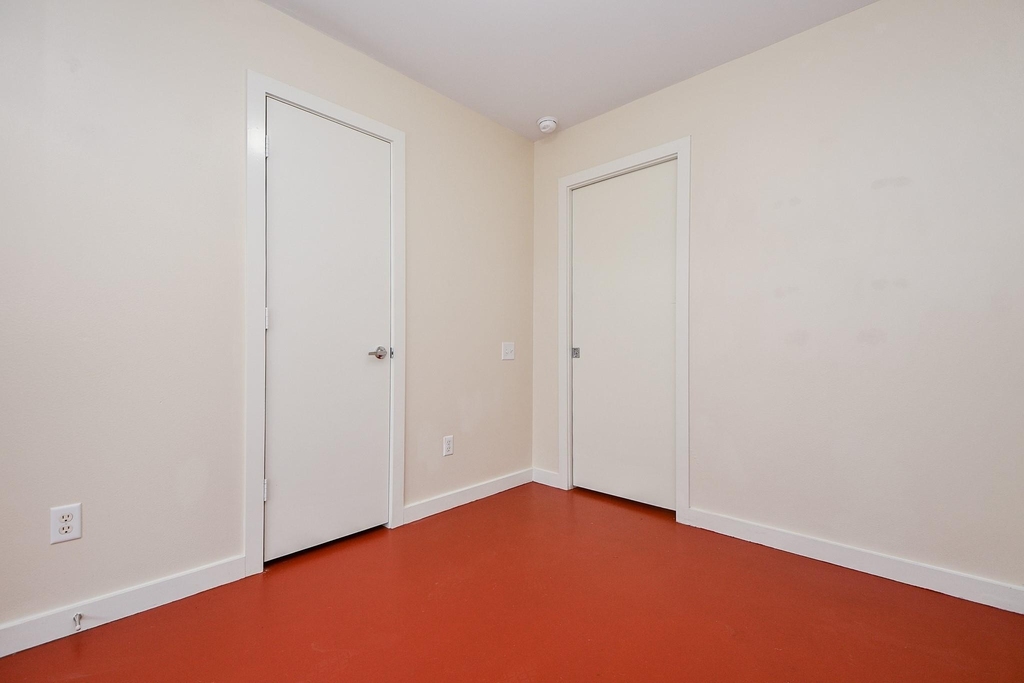 824 Robin Street - Photo 23