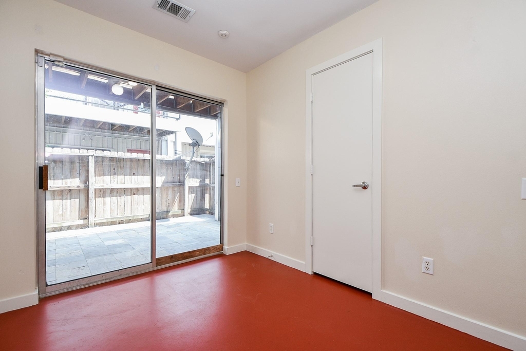 824 Robin Street - Photo 22