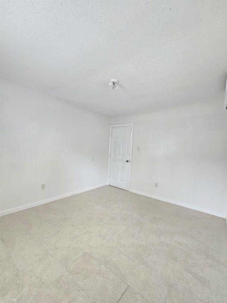 3833 Mount Pleasant St - Photo 9