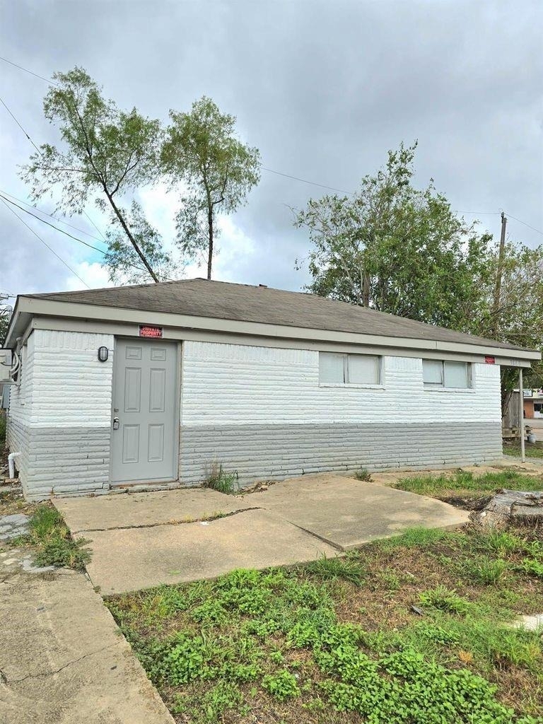 3833 Mount Pleasant St - Photo 1