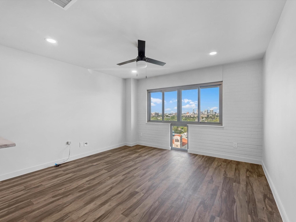 3600 Montrose Boulevard - Photo 9