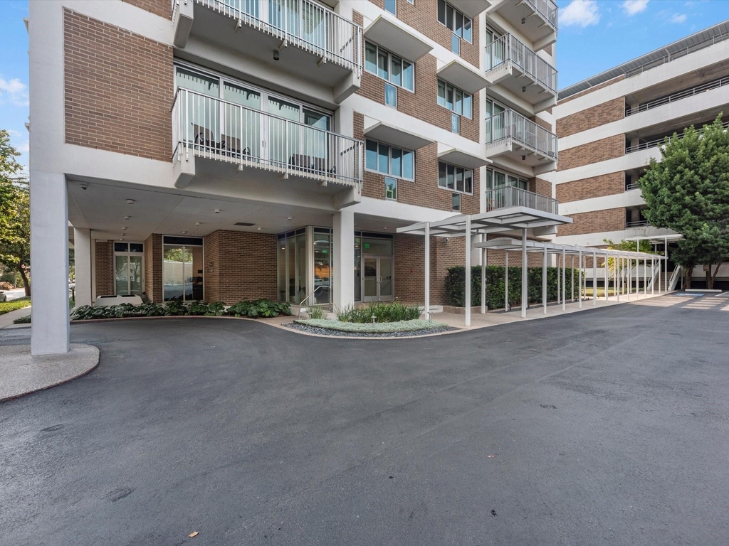 3600 Montrose Boulevard - Photo 1