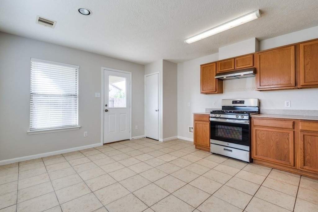 3054 Legends York Drive - Photo 5