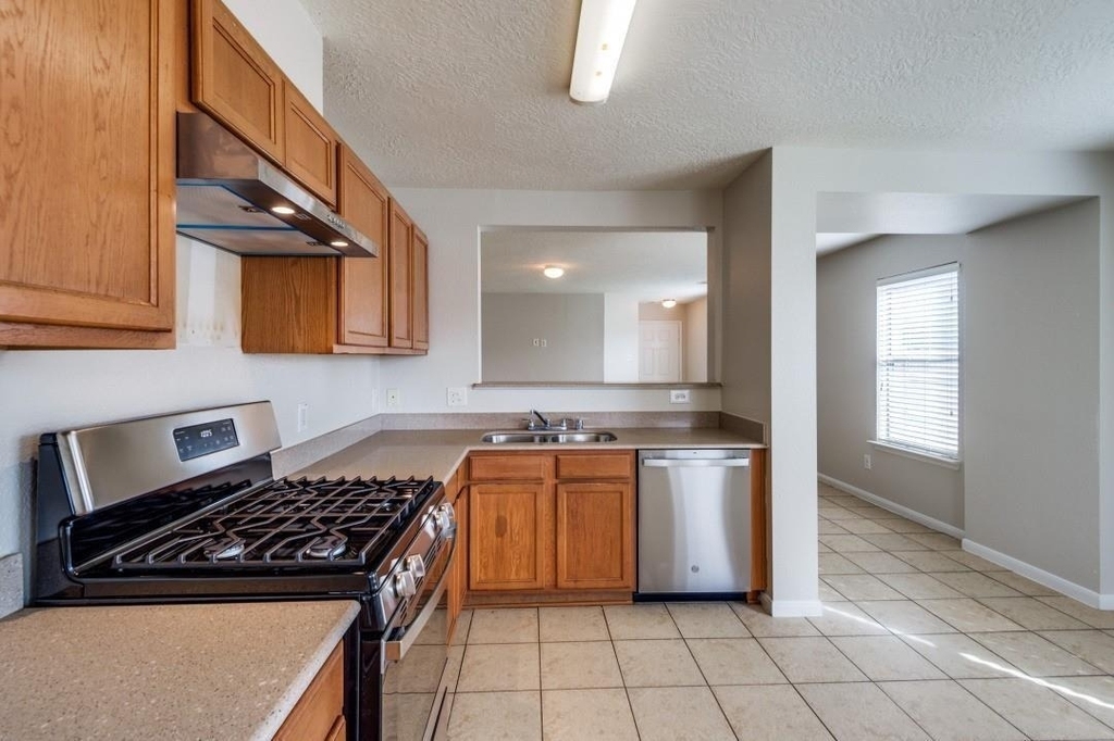 3054 Legends York Drive - Photo 7