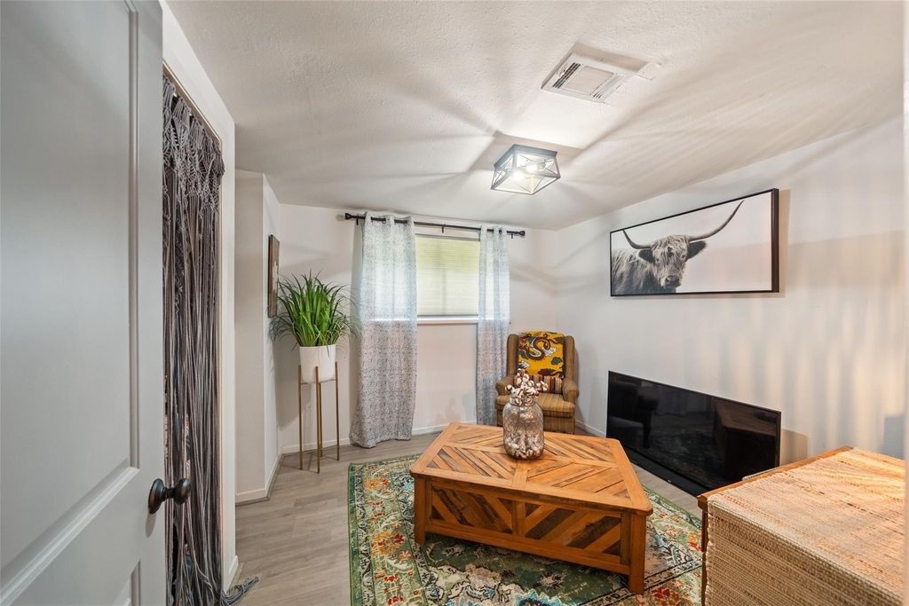 11045 Woodview Drive - Photo 10