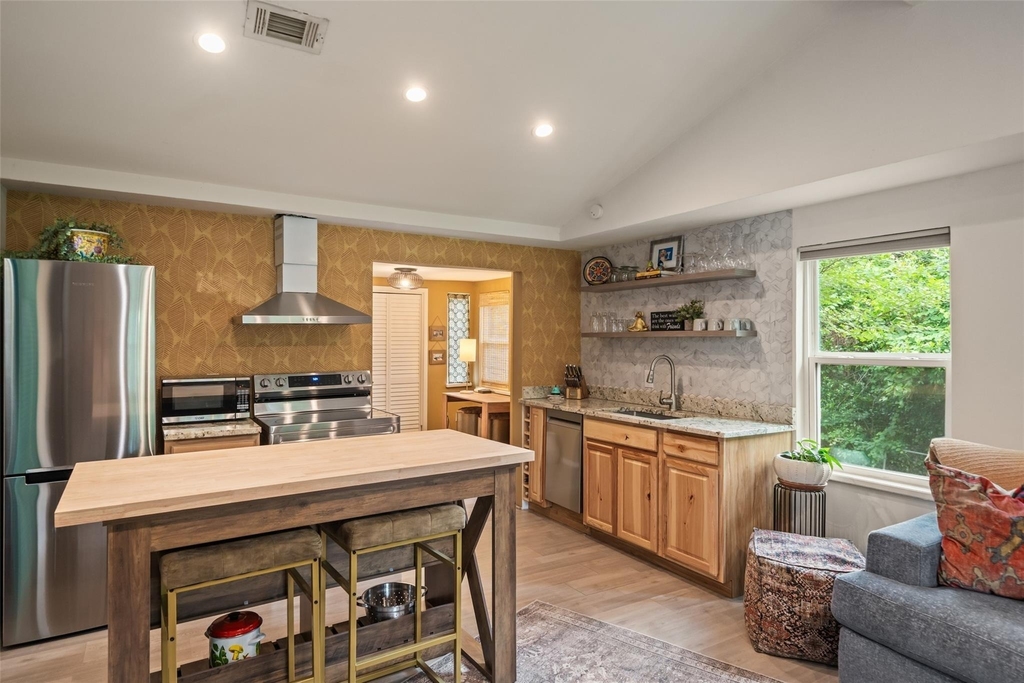 11045 Woodview Drive - Photo 5