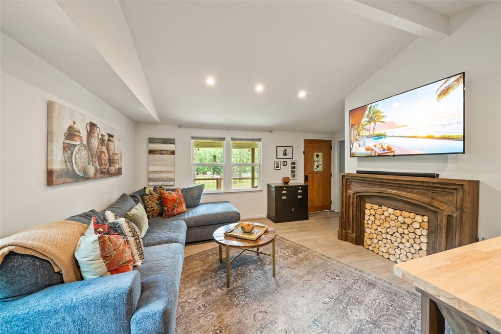 11045 Woodview Drive - Photo 4