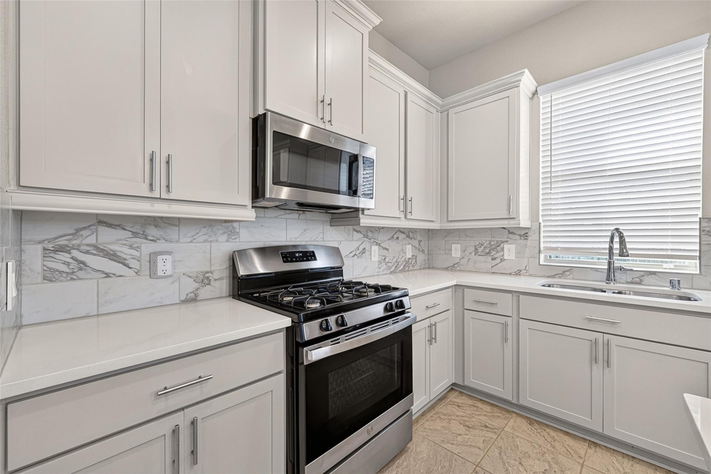 1523 Rustling Creek Drive - Photo 19