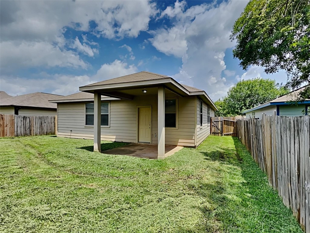 2324 Shady Tree Lane - Photo 18