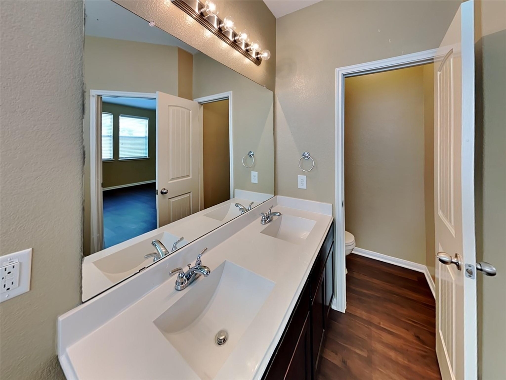 2324 Shady Tree Lane - Photo 9
