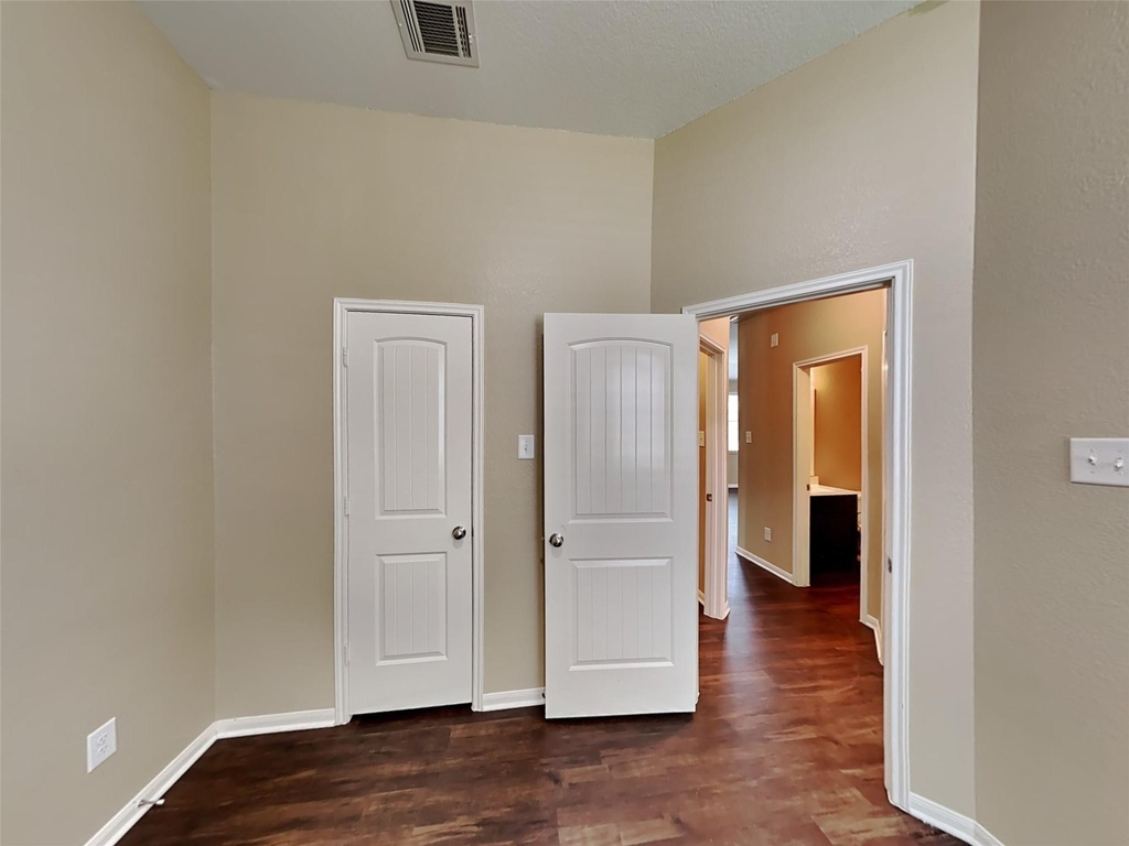 2324 Shady Tree Lane - Photo 16