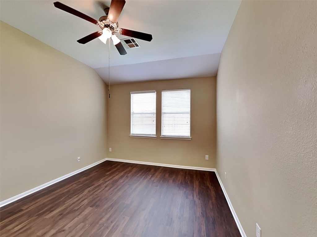 2324 Shady Tree Lane - Photo 7