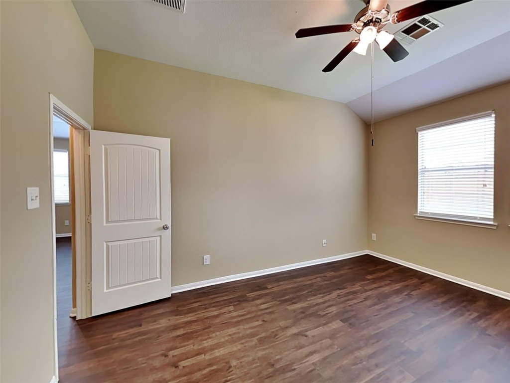 2324 Shady Tree Lane - Photo 8