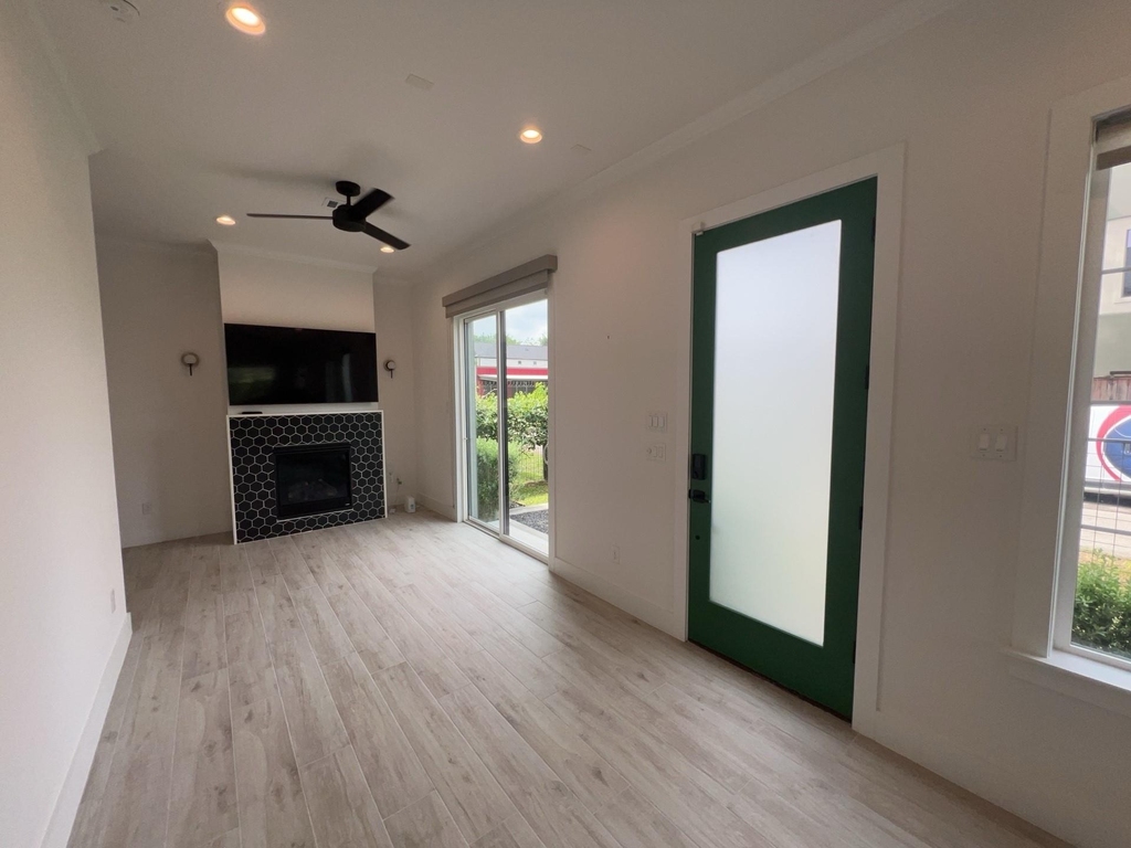 1423 Holly Street - Photo 1