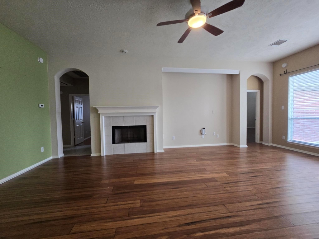 9406 Sunlake Drive - Photo 10