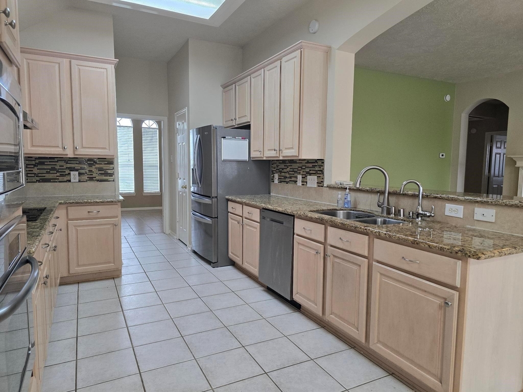 9406 Sunlake Drive - Photo 3