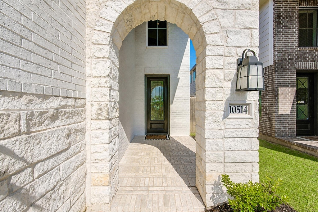 10514 Skyward Estate Trail - Photo 2