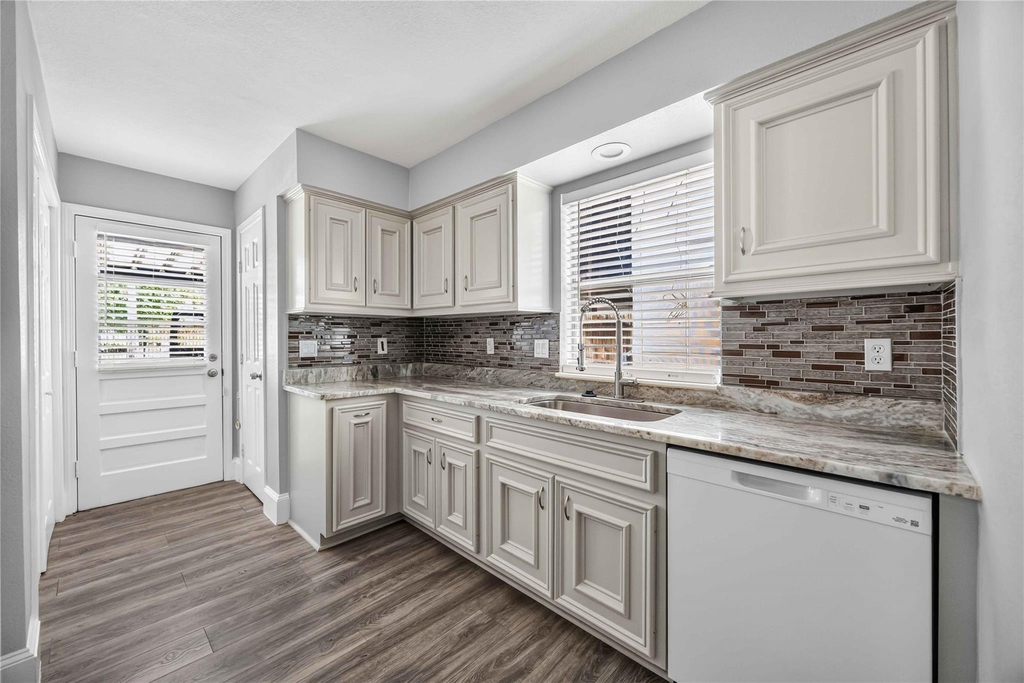 7866 Green Lawn Drive - Photo 5