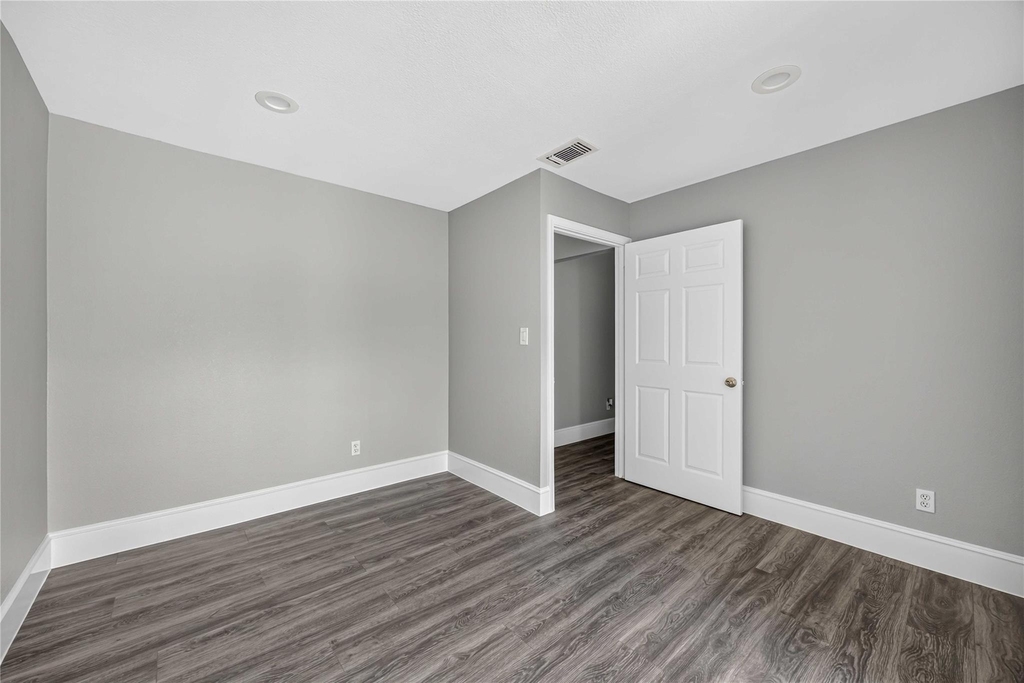 7866 Green Lawn Drive - Photo 5
