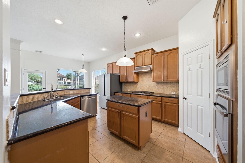 14207 Hawkesbury Court - Photo 10