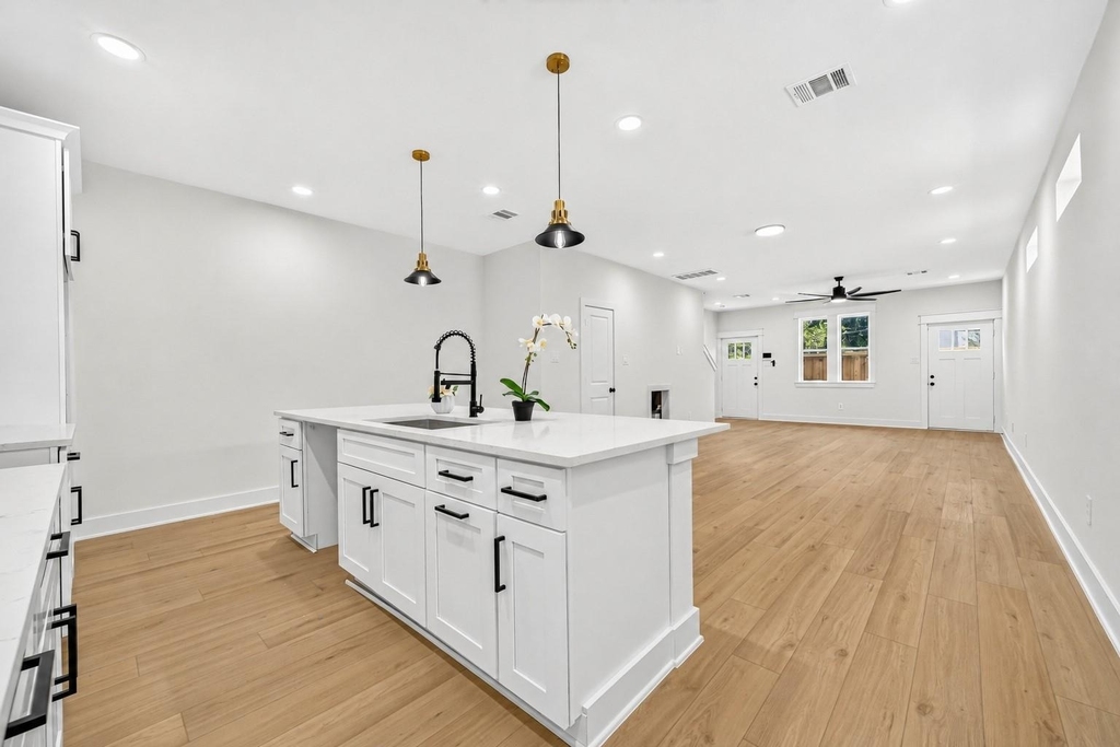 7824 Beckley Street - Photo 3