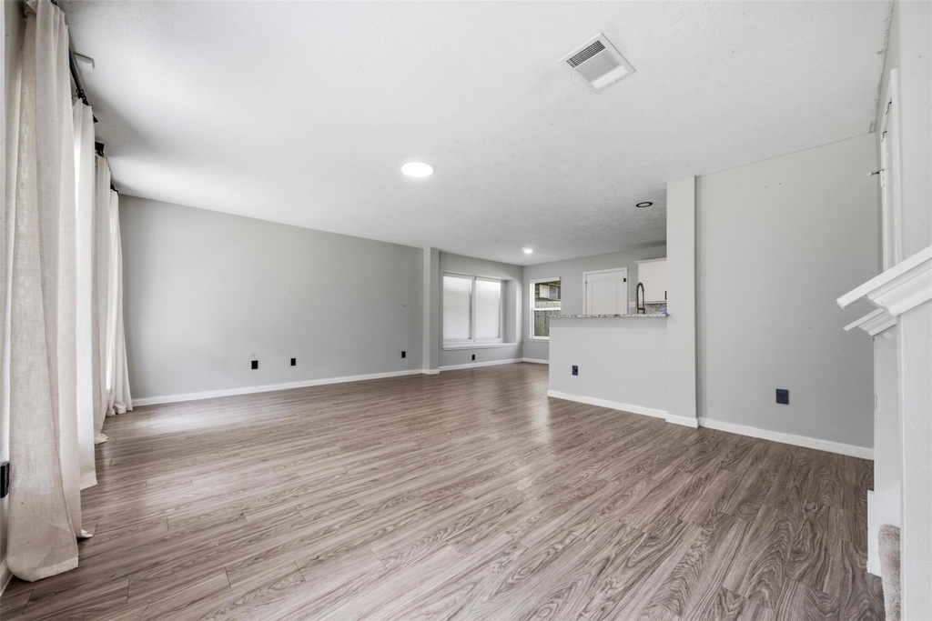 15011 Crockett Road - Photo 2